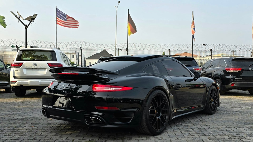 Porsche 911 Turbo 2015 560HP